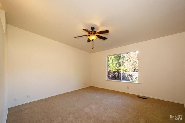 carpeted empty room featuring ceiling fan