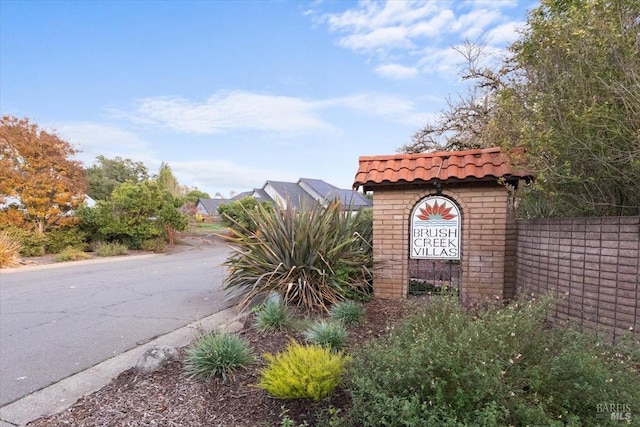 view of community / neighborhood sign