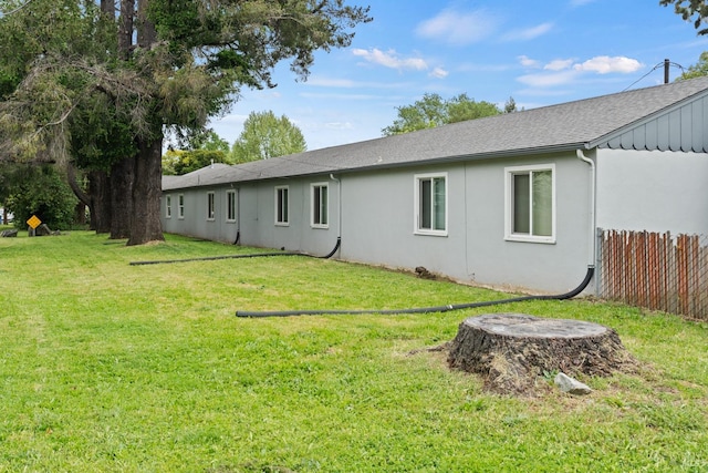 back of house featuring a lawn