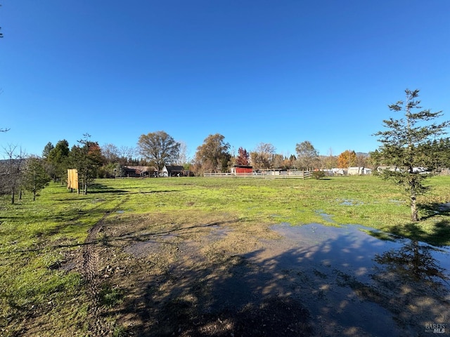 view of yard featuring a rural view