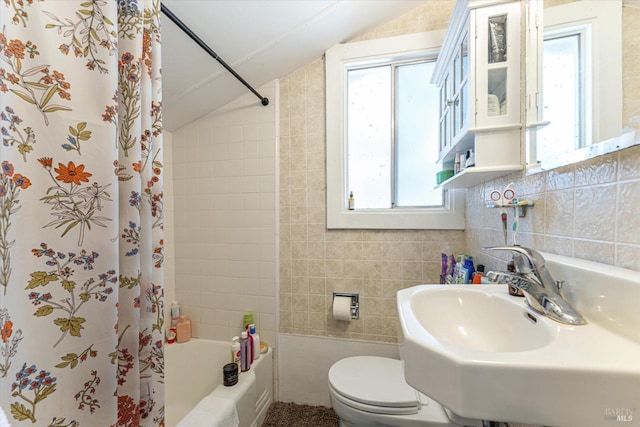 full bathroom with shower / bath combo with shower curtain, sink, tile walls, toilet, and lofted ceiling