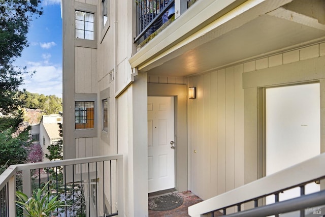 entrance to property featuring a balcony