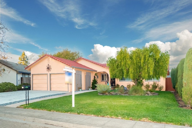 view of front of property featuring a front lawn and a garage