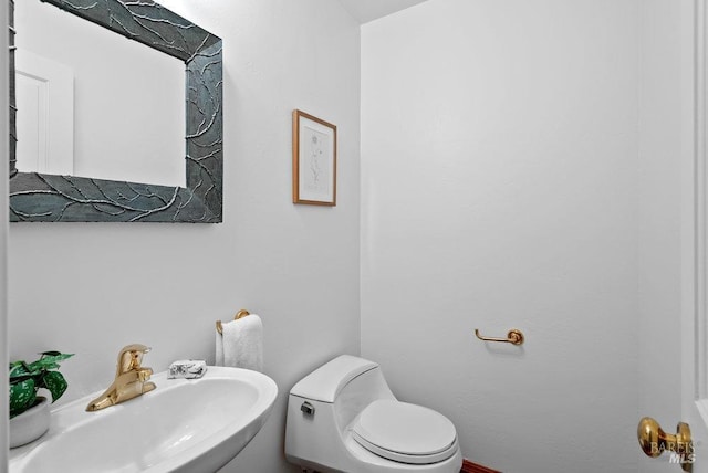 4596 Mccready Ct, Fairfield, CA 94534 - bathroom featuring a sink and toilet