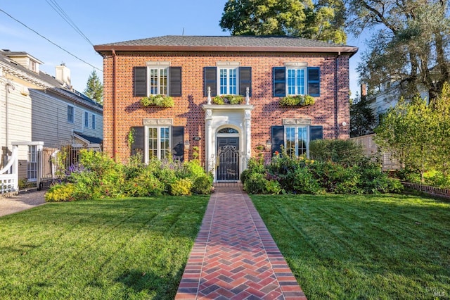 view of front of house featuring a front yard