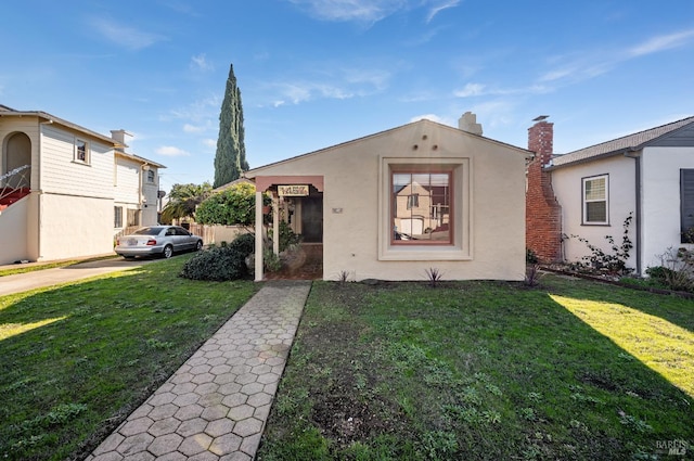 view of front of property with a front yard