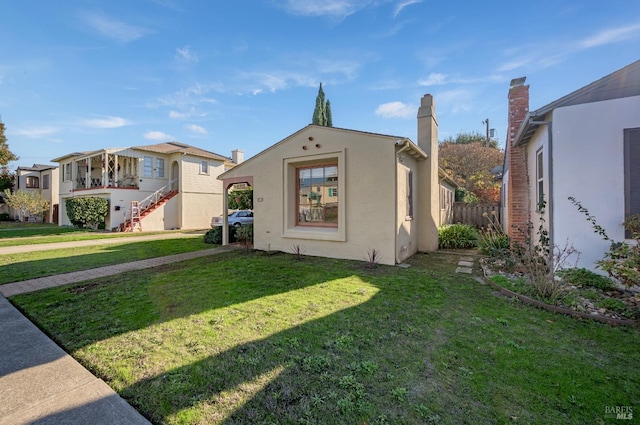 view of front of home featuring a front yard