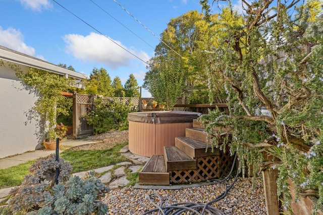 view of yard with a hot tub