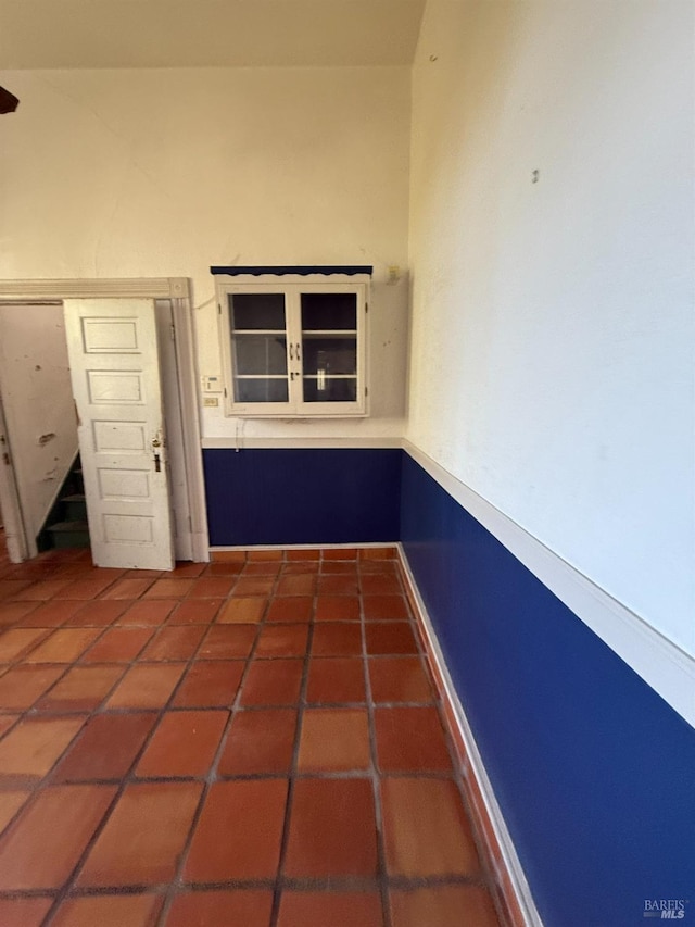 tiled spare room with baseboards