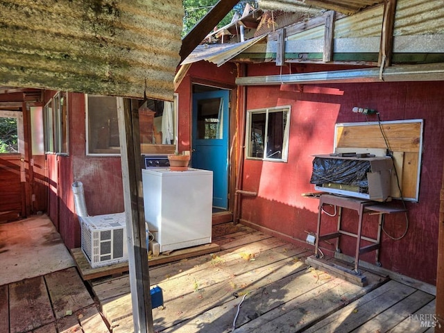 wooden deck with washer / dryer