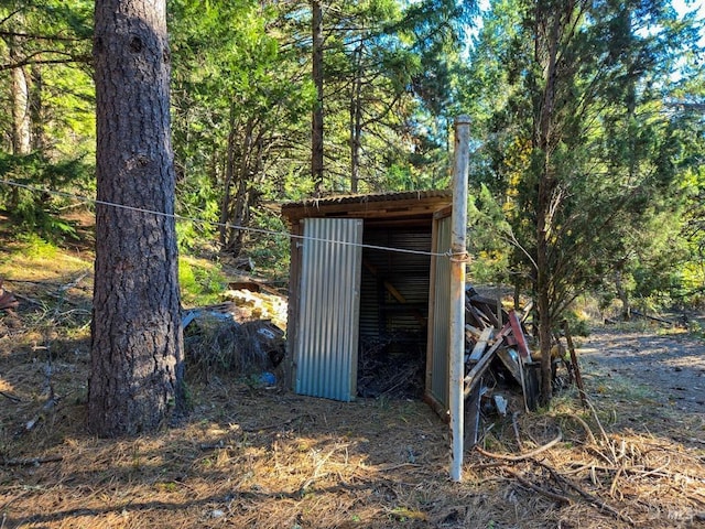 view of outdoor structure featuring an outdoor structure