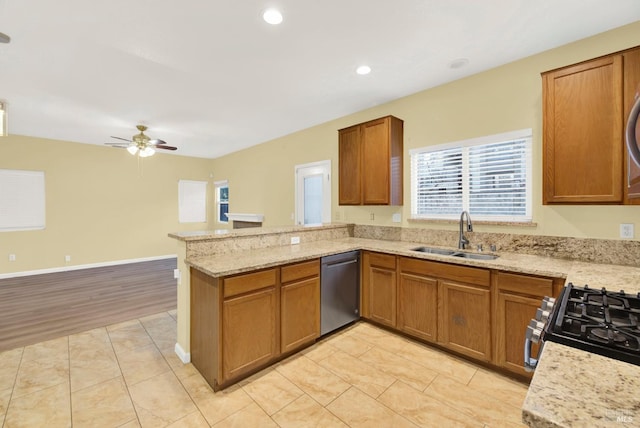 kitchen with ceiling fan, sink, light hardwood / wood-style flooring, kitchen peninsula, and appliances with stainless steel finishes