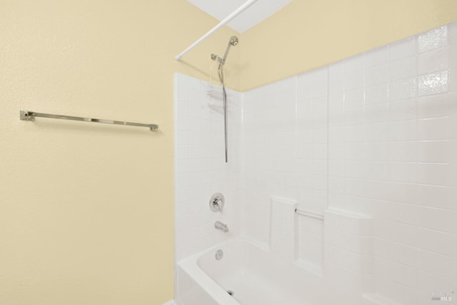 bathroom featuring tiled shower / bath combo