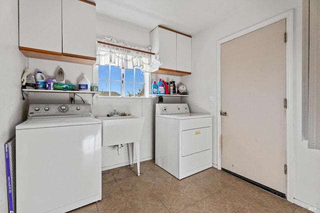 clothes washing area featuring cabinets, light tile patterned floors, independent washer and dryer, and sink