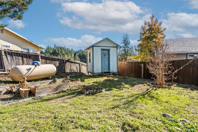 view of yard with a shed