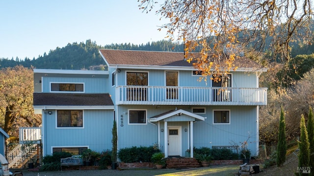 view of front of home featuring a balcony