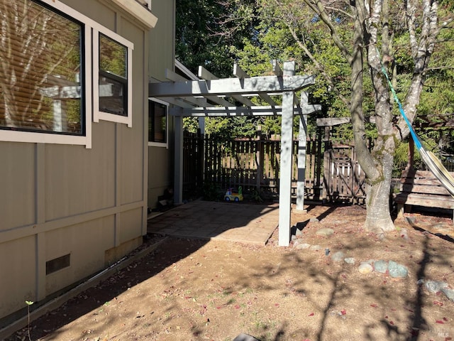 view of yard with a pergola