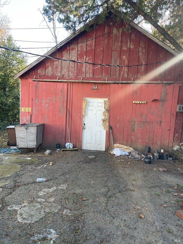 view of outbuilding