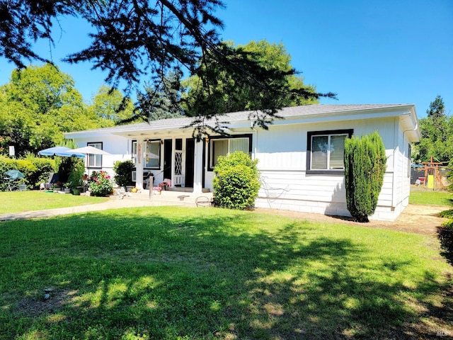504 Low Gap Rd, Ukiah, CA 95482 - view of front of property featuring a front lawn