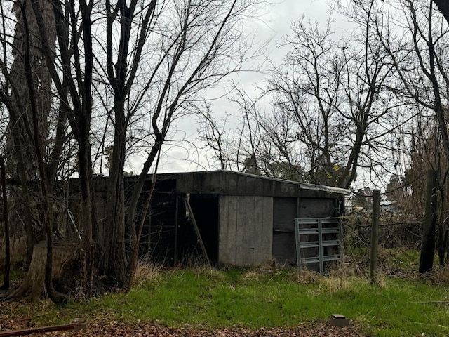 view of outdoor structure