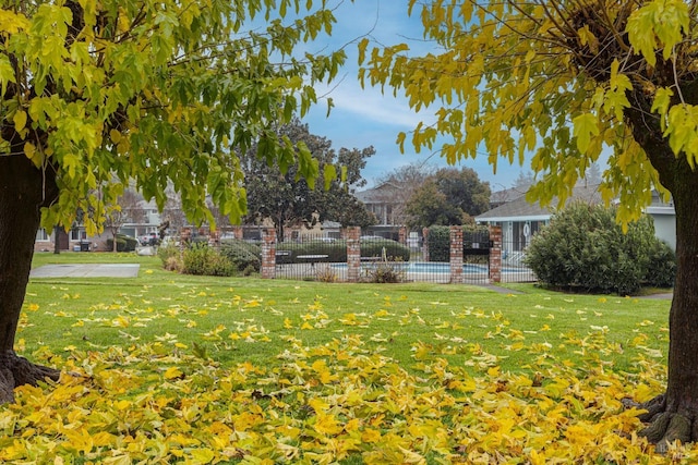 view of yard featuring a community pool