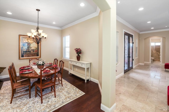 dining area with light hardwood / wood-style flooring, a notable chandelier, and ornamental molding