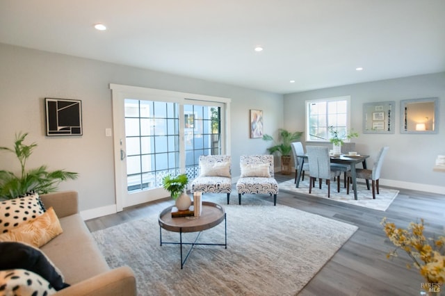 living area featuring dark wood-style floors, recessed lighting, and baseboards