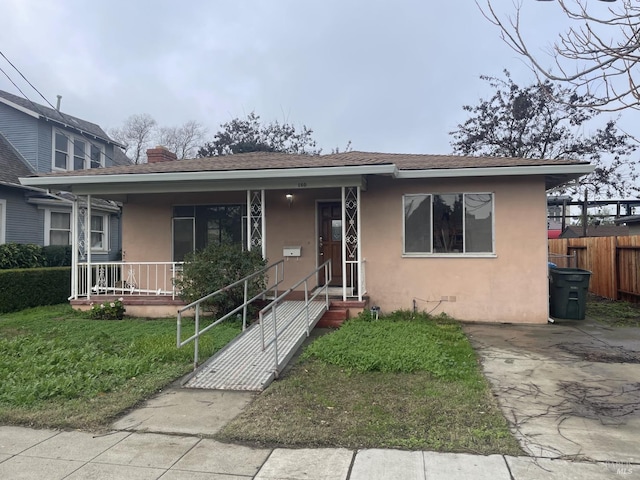 bungalow featuring a front yard