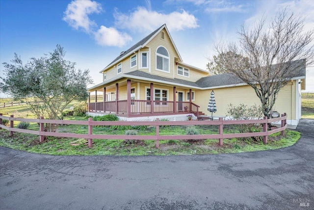 farmhouse-style home featuring a porch