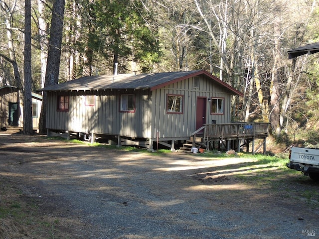 view of front facade featuring a wooden deck