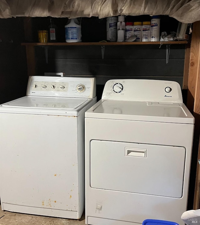 clothes washing area featuring washing machine and clothes dryer