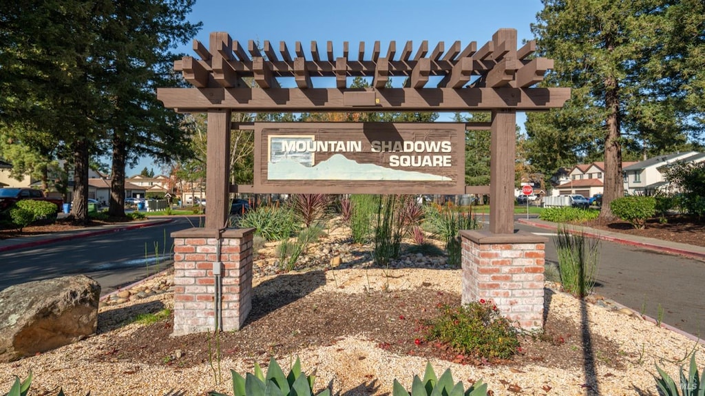 view of community / neighborhood sign