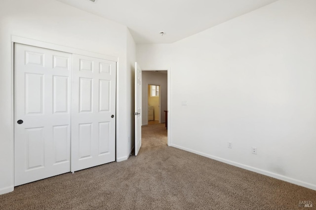 unfurnished bedroom with carpet flooring and a closet