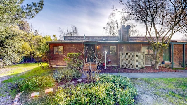 back of house featuring a yard