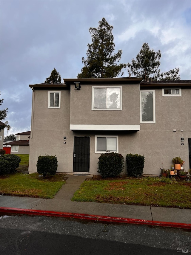 view of front of property with a front lawn