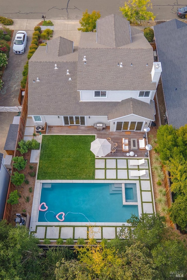 view of swimming pool