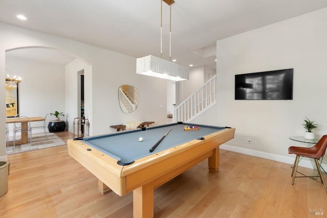 recreation room featuring hardwood / wood-style floors, billiards, and an inviting chandelier