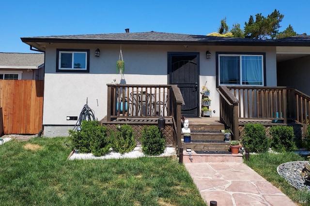 view of front of house featuring a front yard