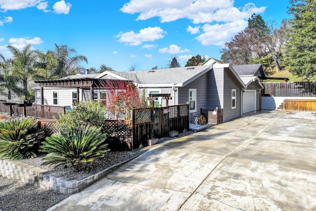 view of front facade featuring a garage