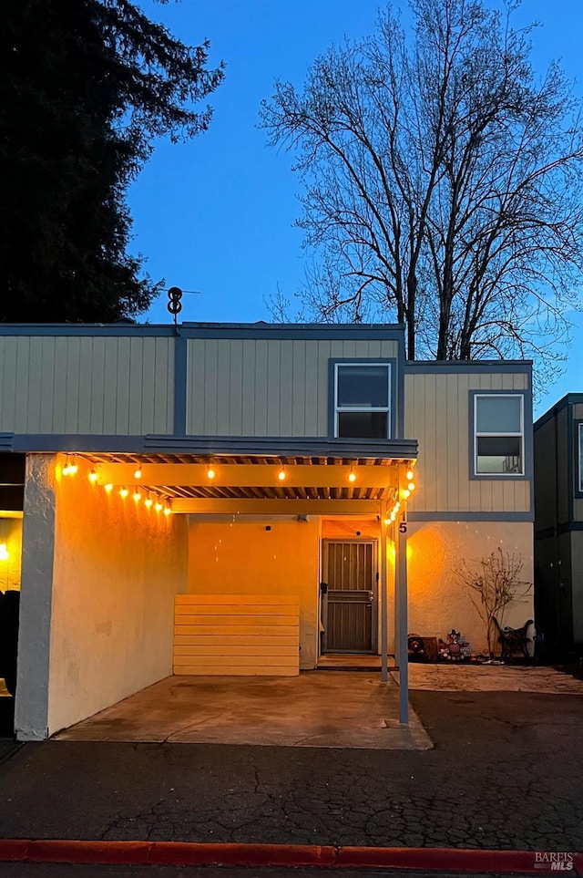 view of front of property featuring stucco siding