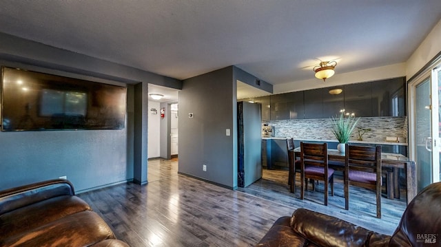 living room featuring visible vents, baseboards, and wood finished floors