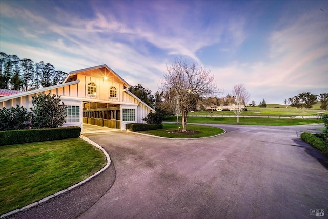 exterior space featuring a lawn