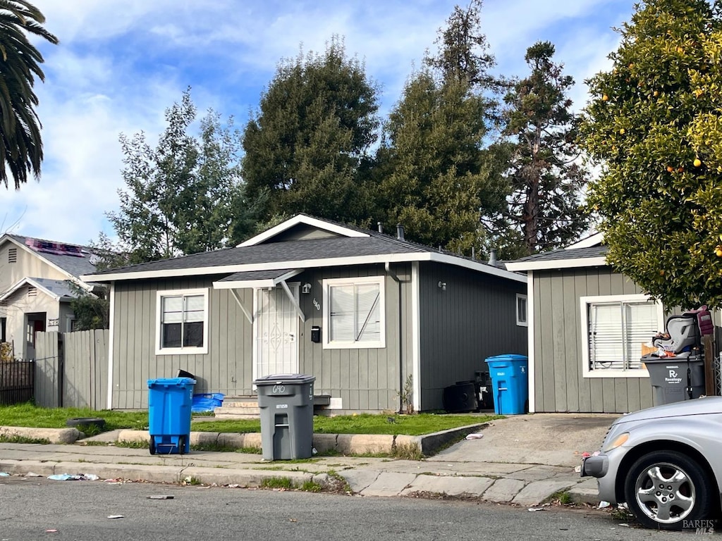 view of front of property