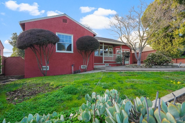 view of front of house featuring a front yard and a porch