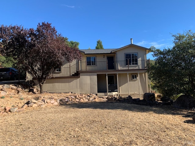 view of front of home featuring a balcony