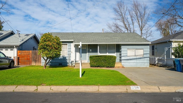 ranch-style house featuring a front yard