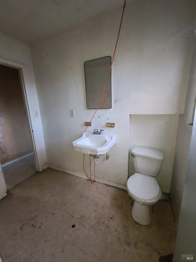 bathroom featuring toilet and sink