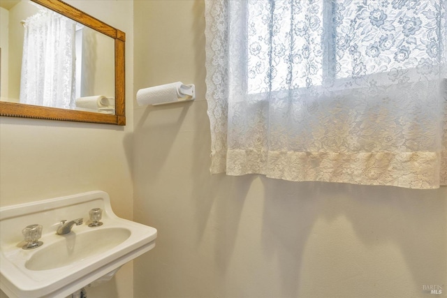 bathroom with sink