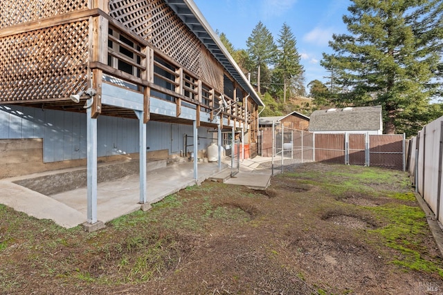 exterior space featuring an outbuilding