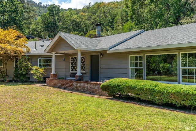 single story home with a front yard